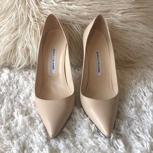 Manolo Blahnik Womens Nude patent Pumps (US 9)